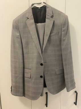 Men's Gray Plaid Two-Button Blazer